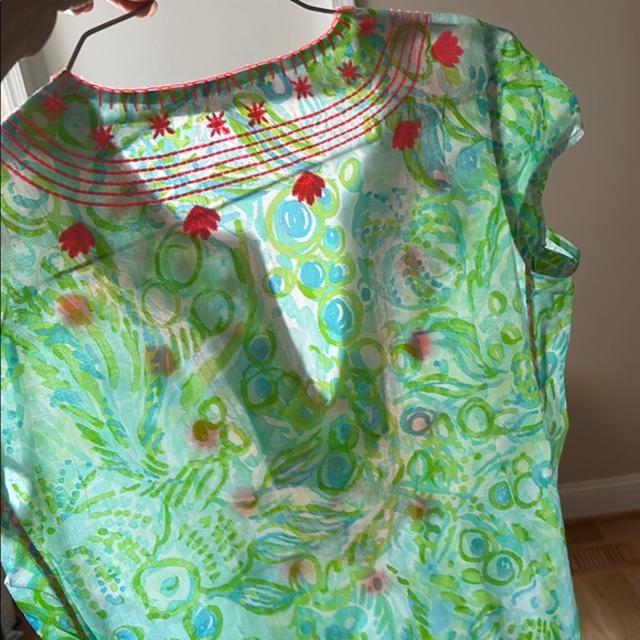 Lilly Pulitzer Green and Pink Graphic Blouse with Cap Sleeves - Picture 3 of 3